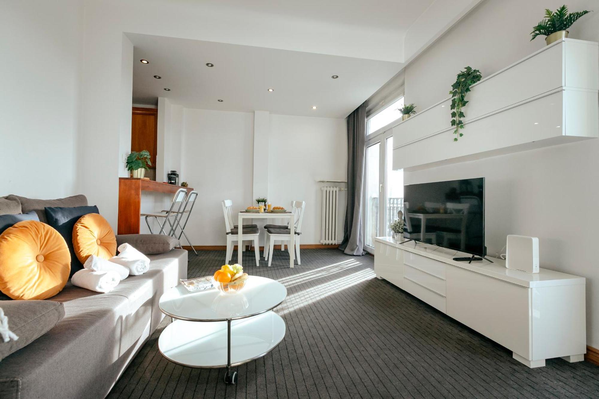 ורשה Plac Konstytucji 6 Orange - Apartament Dla 4 Osob - Bezplatny Parking - Free Parking - Piekny Widok Na Panorame Warszawy מראה חיצוני תמונה