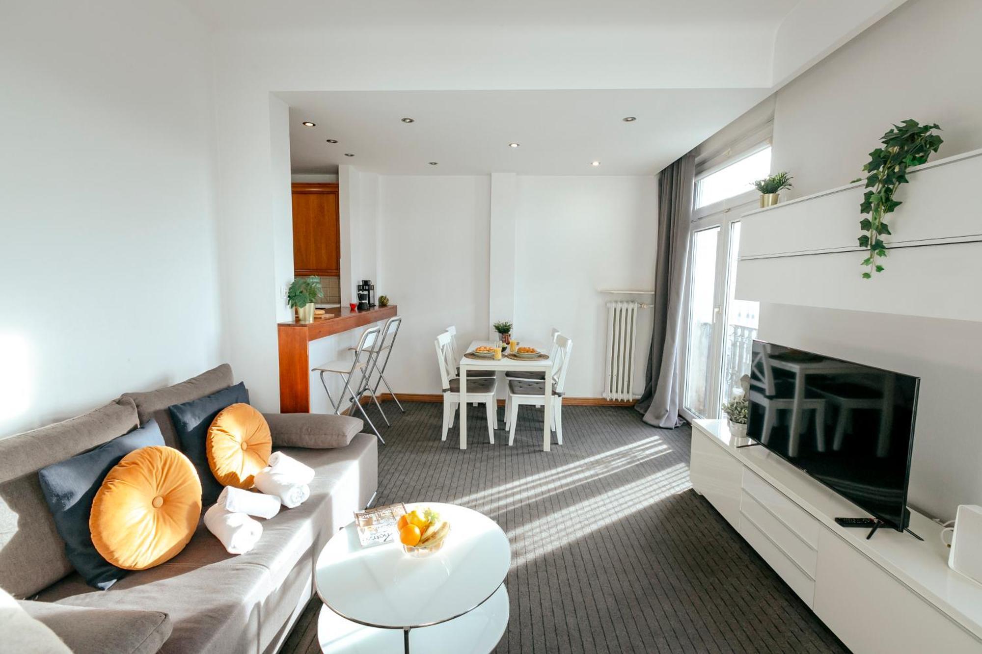 ורשה Plac Konstytucji 6 Orange - Apartament Dla 4 Osob - Bezplatny Parking - Free Parking - Piekny Widok Na Panorame Warszawy מראה חיצוני תמונה